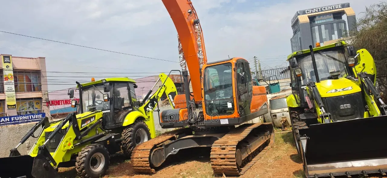 Develon Model DX220LC-2N 105,000 USD