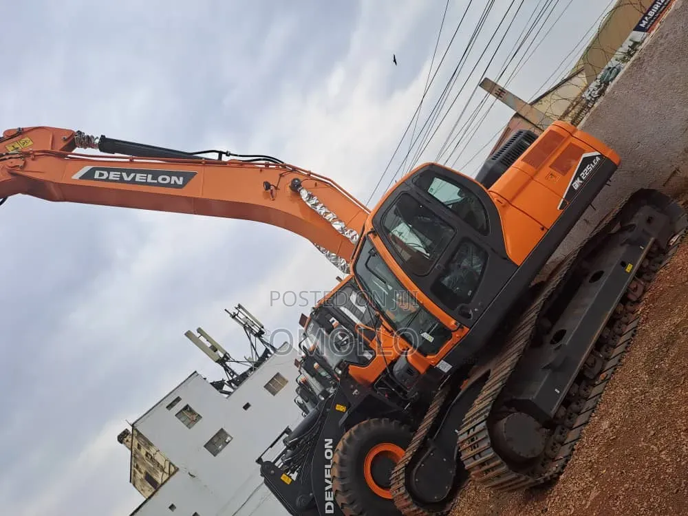 Develon Model DX220LC-2N 105,000 USD