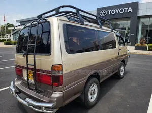 Toyota HiAce 1999 Gold