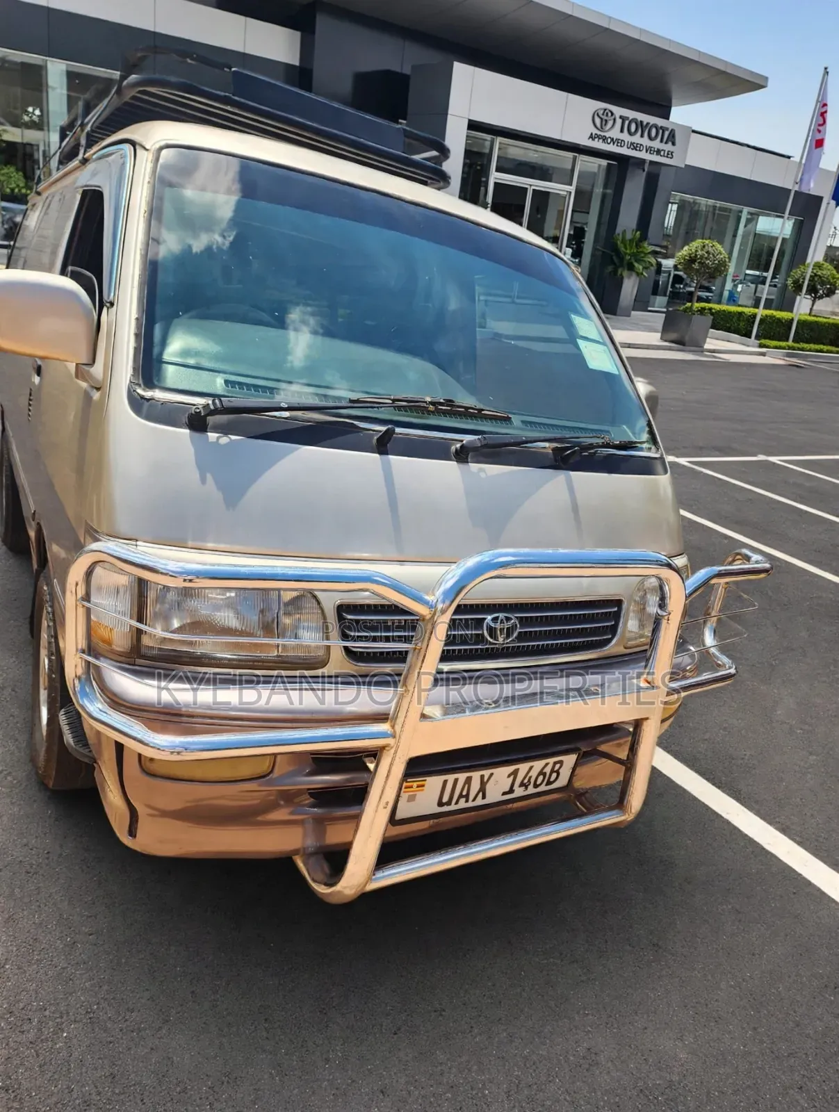 Toyota HiAce 1999 Gold
