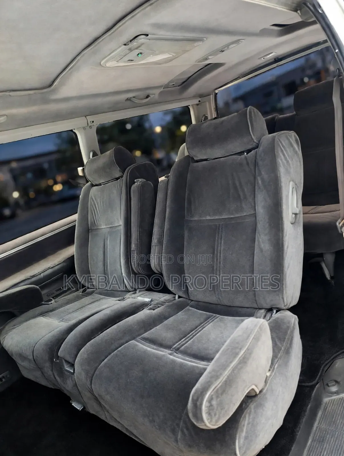 Toyota HiAce 1999 Gold