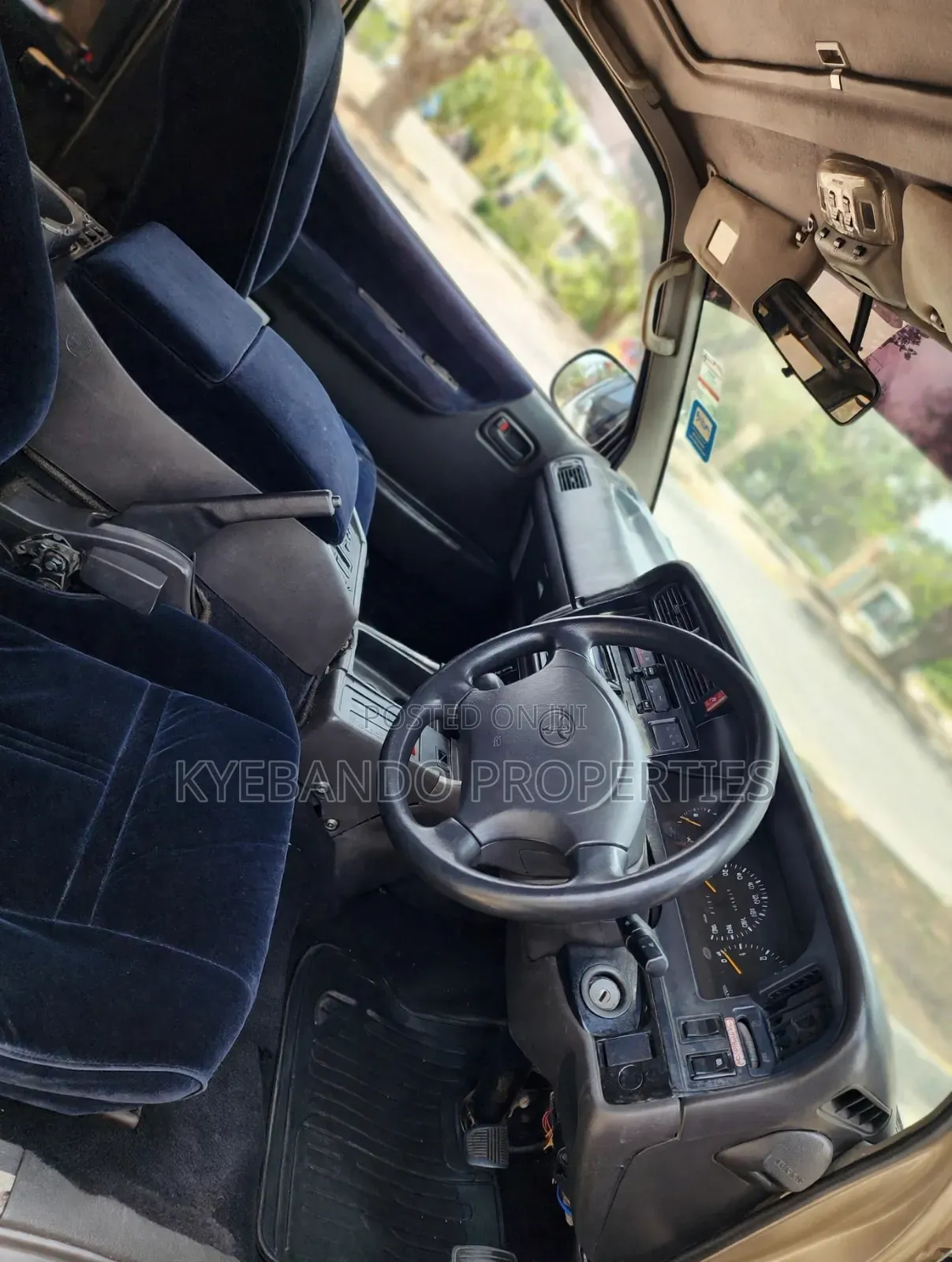 Toyota HiAce 1999 Gold