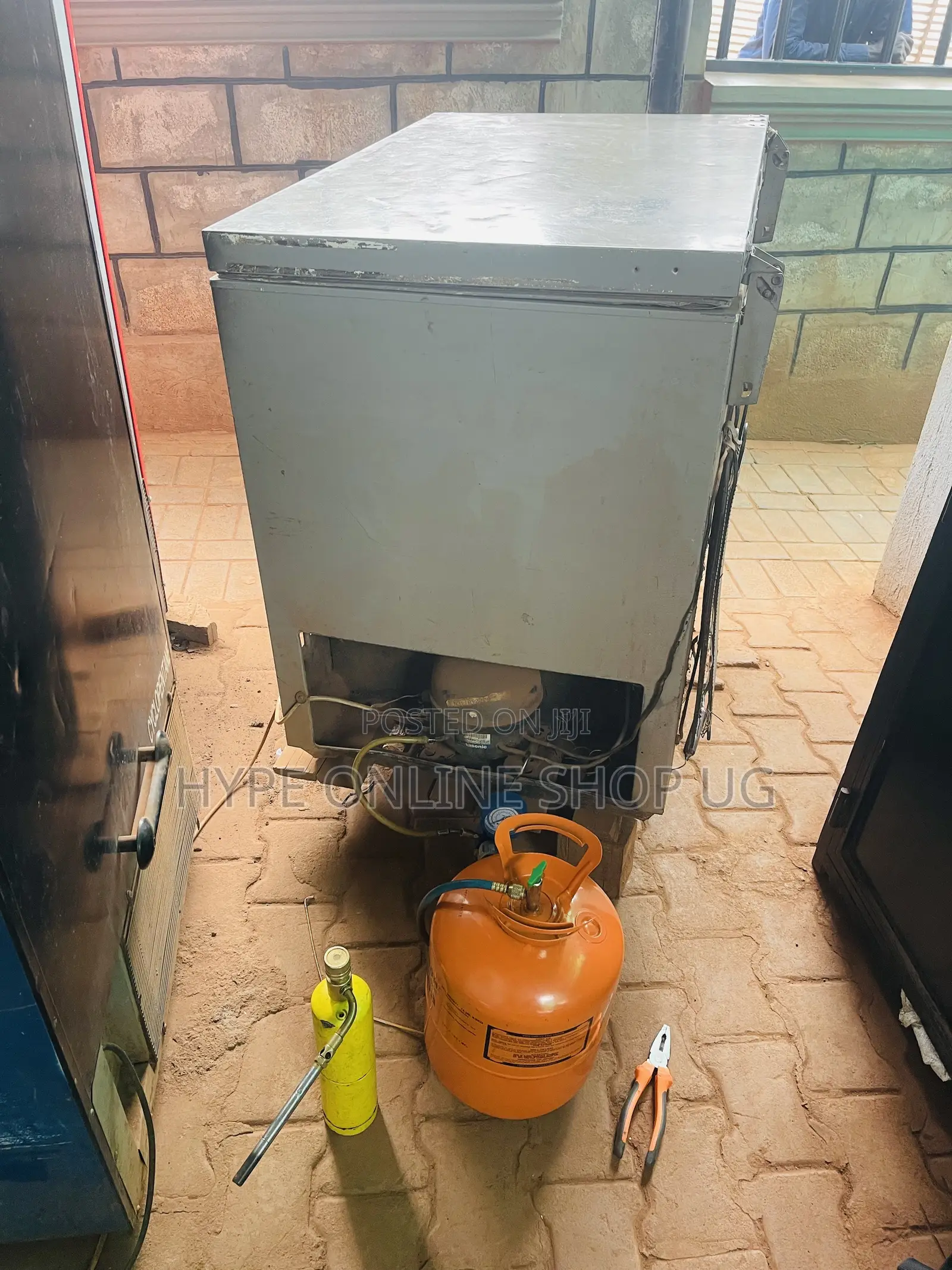 Deep Freezer Gas Refilling Mechanic With Good Experience