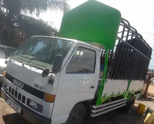 Isuzu Elf Truck 1998 White