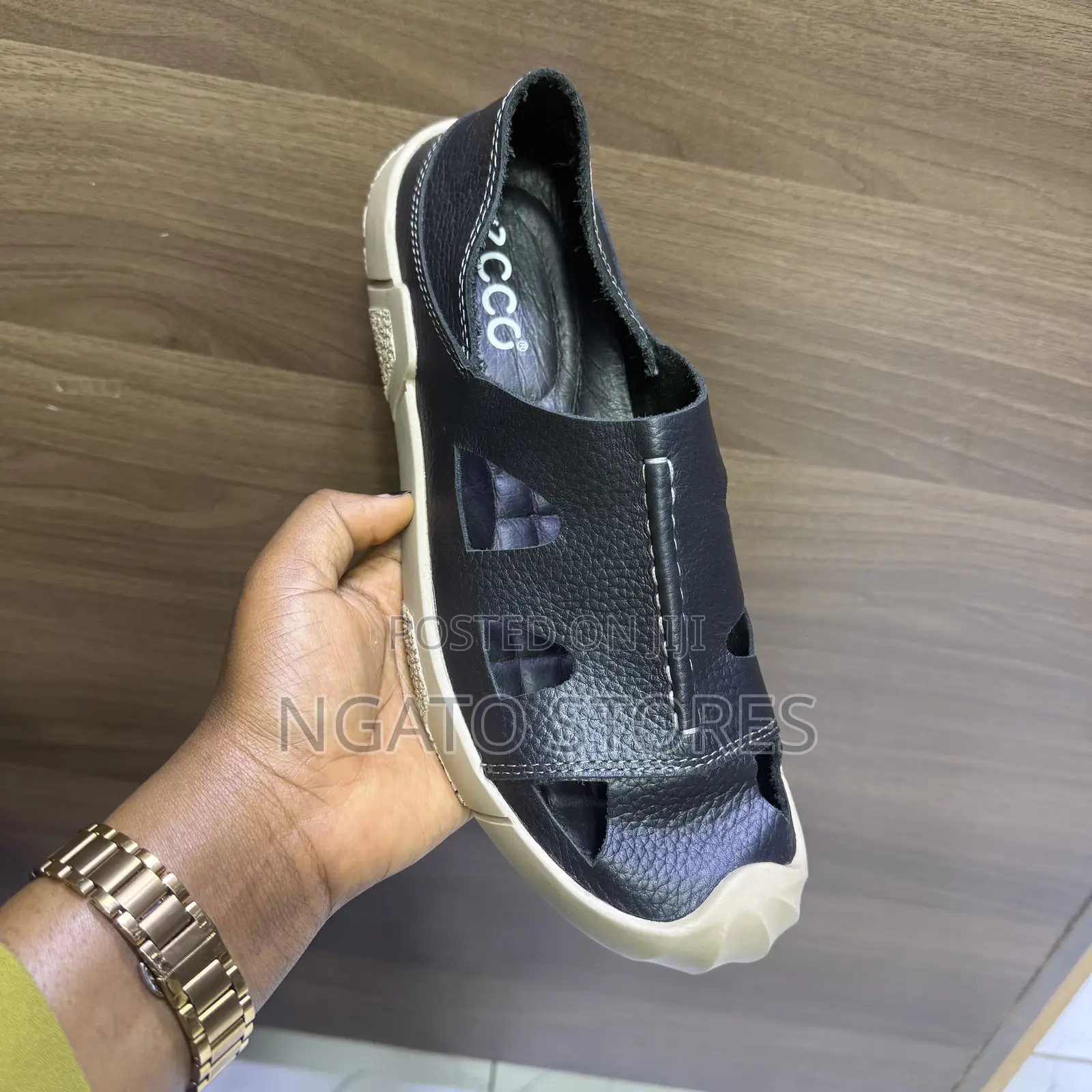 Ecco Cutout Casuals