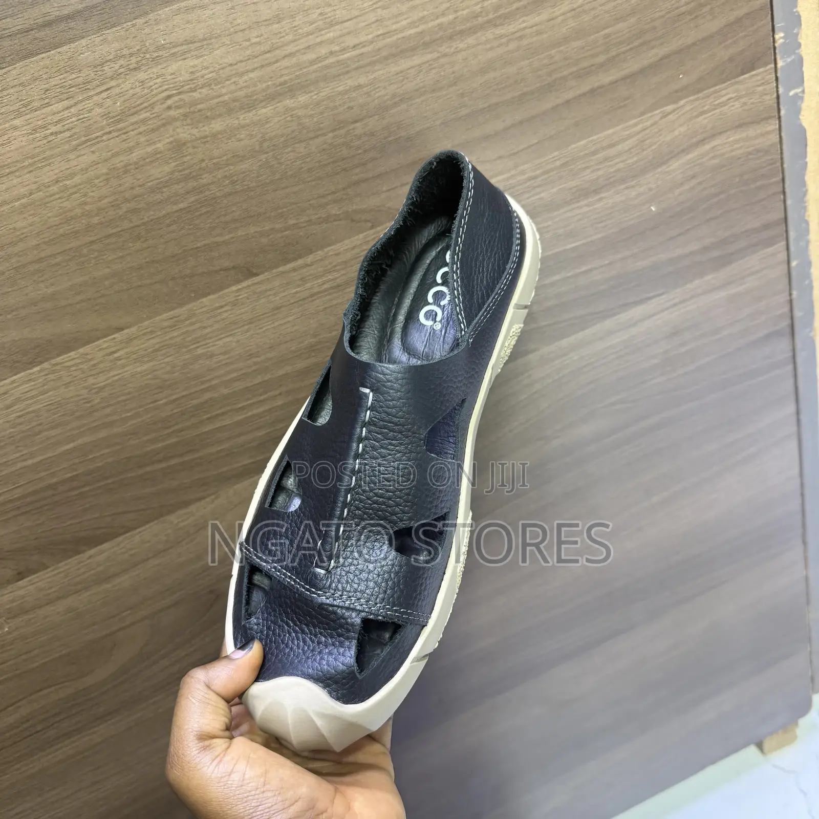 Ecco Cutout Casuals