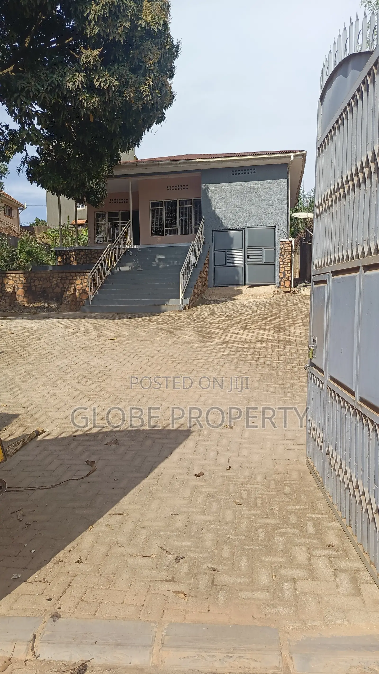 4bdrm Bungalow in Naguru House, Nakawa for rent