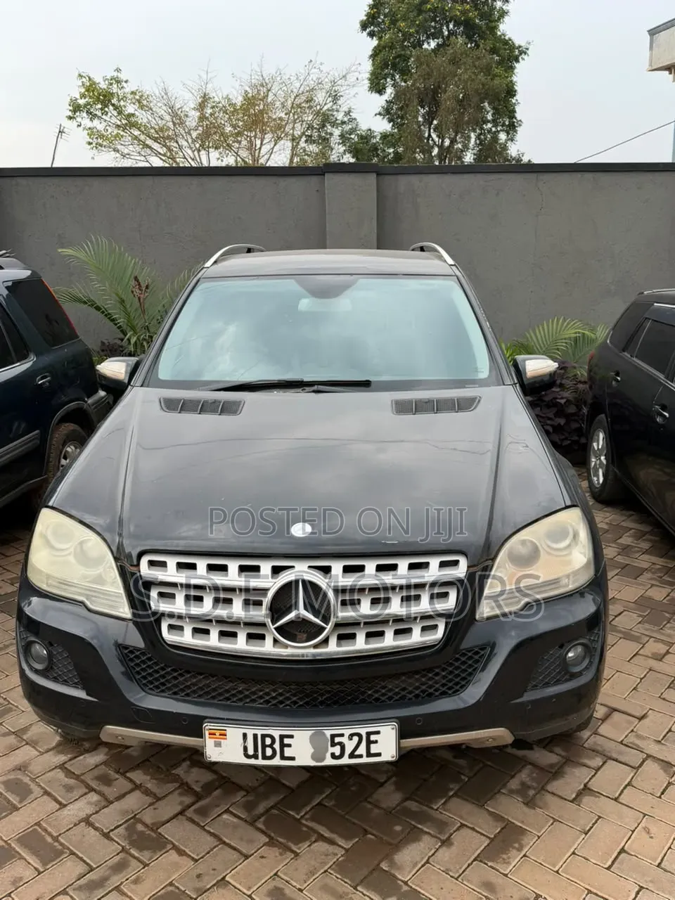 Mercedes-Benz 300D 2010 Black
