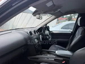 Mercedes-Benz 300D 2010 Black