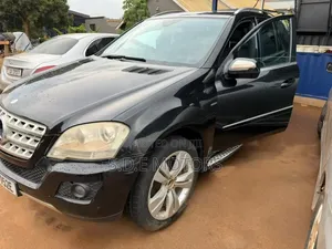 Mercedes-Benz 300D 2010 Black