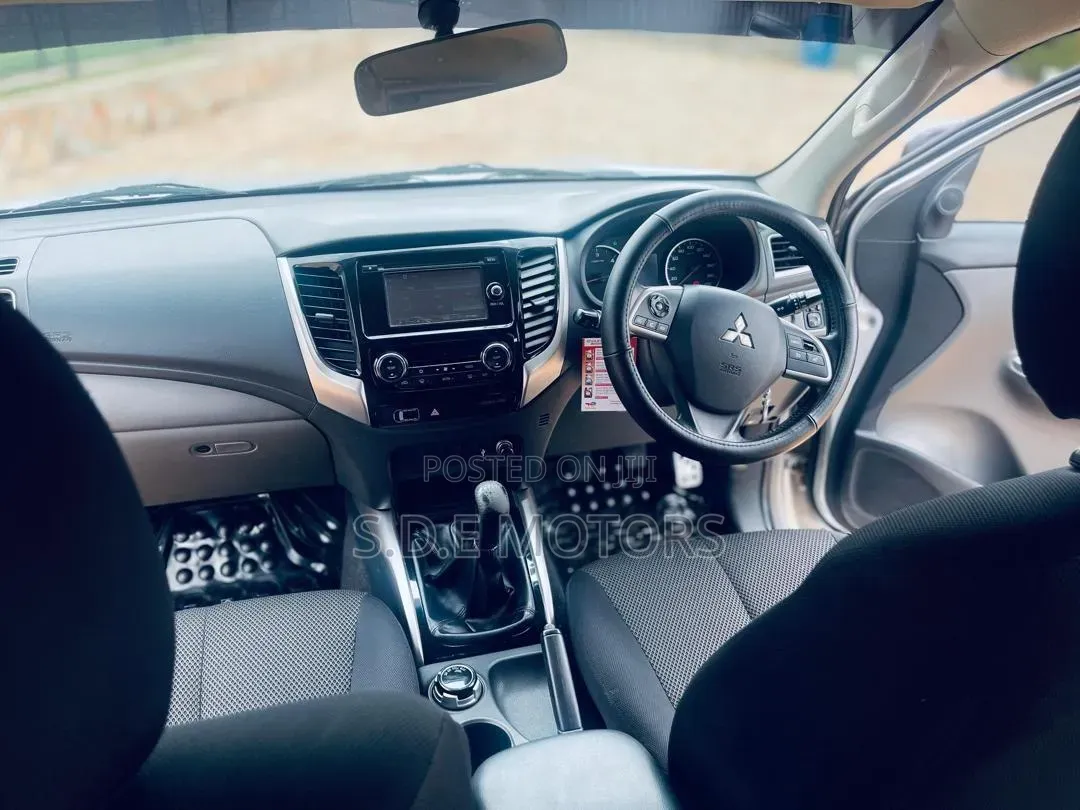 Mitsubishi L200 Double Cab 2.4 181hp 4WD 2016 Silver