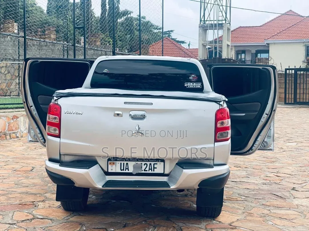 Mitsubishi L200 Double Cab 2.4 181hp 4WD 2016 Silver