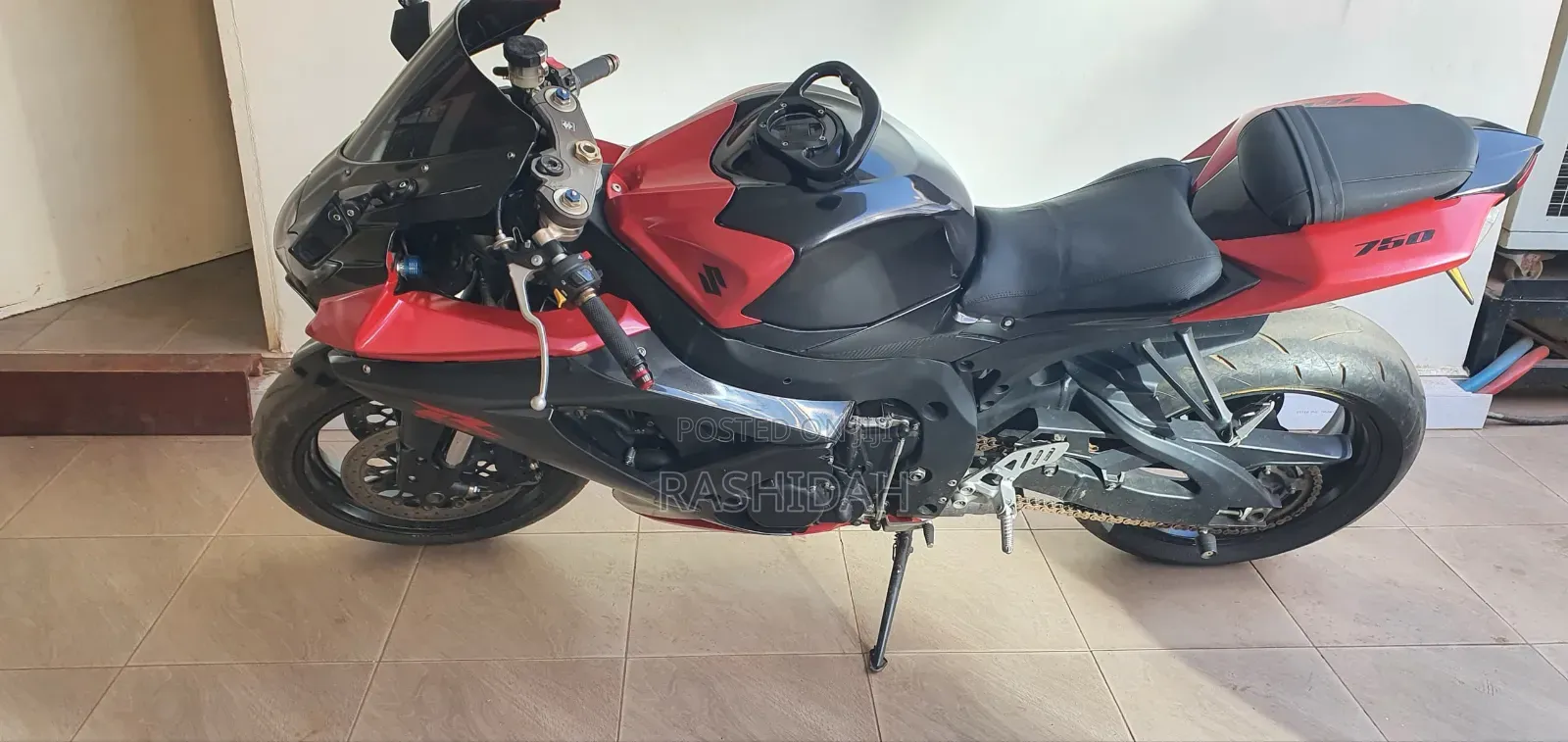 Suzuki 750 2009 Red