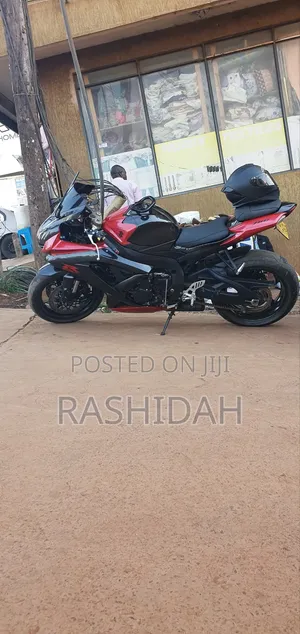 Suzuki 750 2009 Red