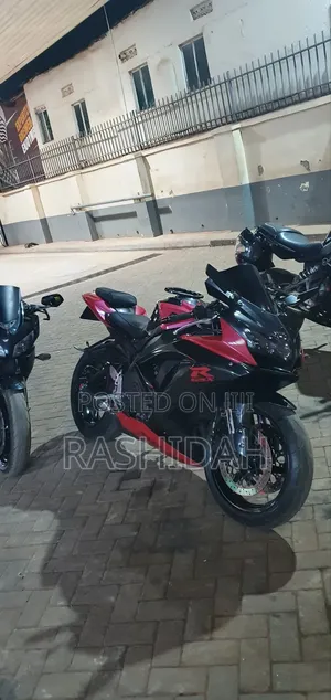 Suzuki 750 2009 Red