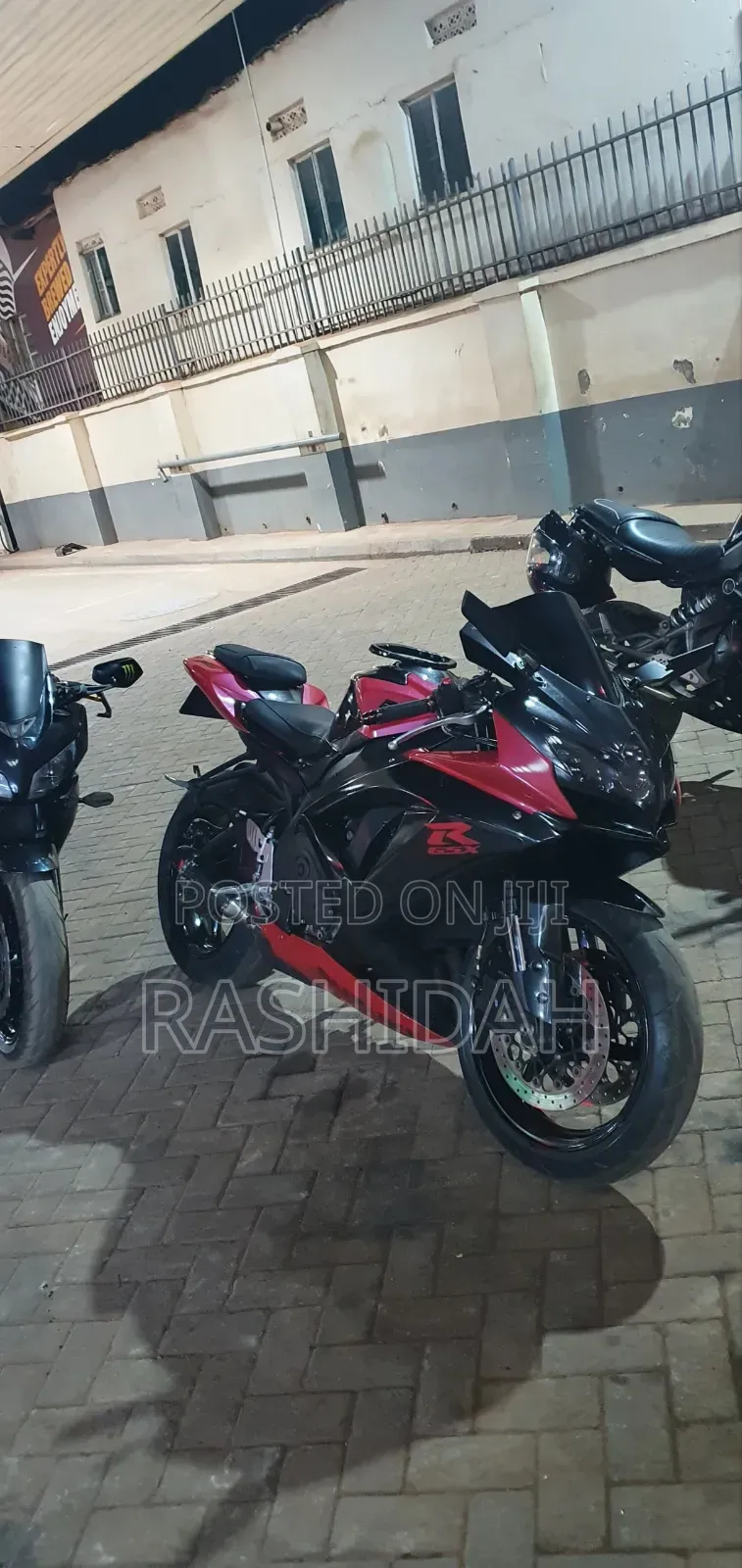 Suzuki 750 2009 Red