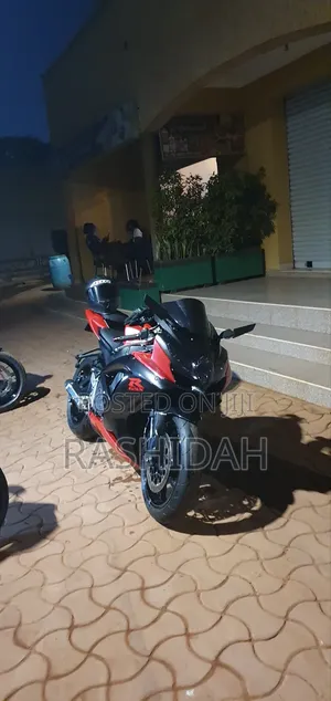 Suzuki 750 2009 Red