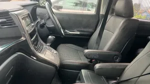Toyota Vellfire 2014