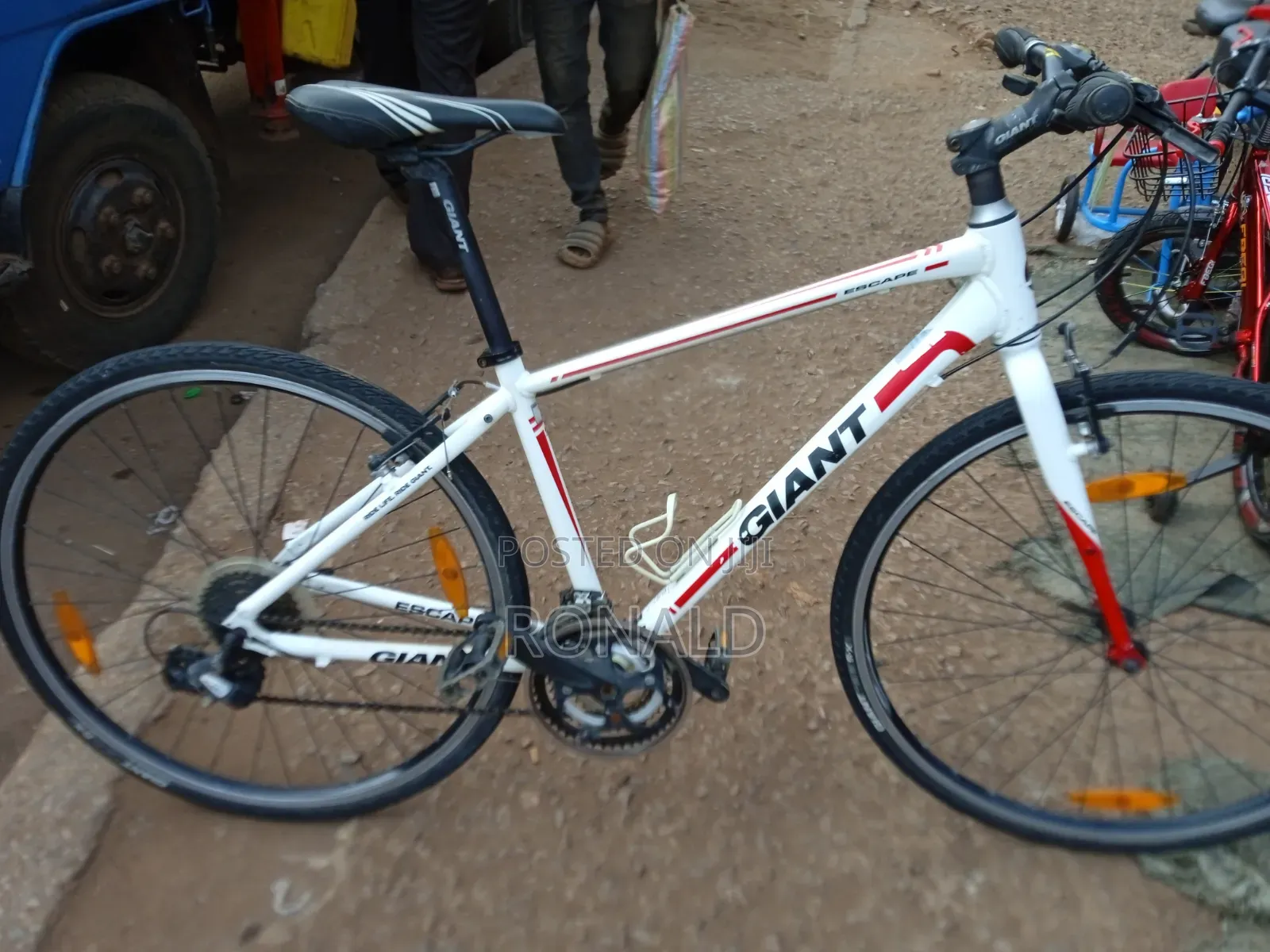 Sports Bike Giant Escape Brand Size 28 With 8 Gears