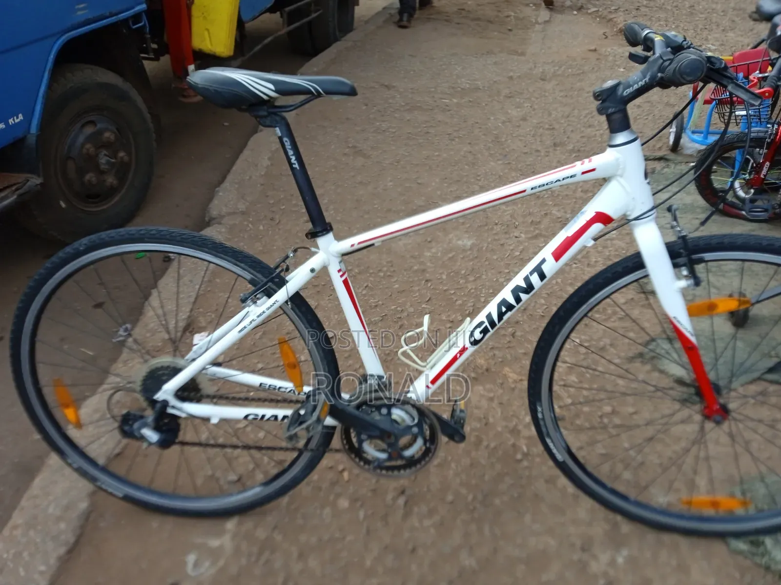Sports Bike Giant Escape Brand Size 28 With 8 Gears