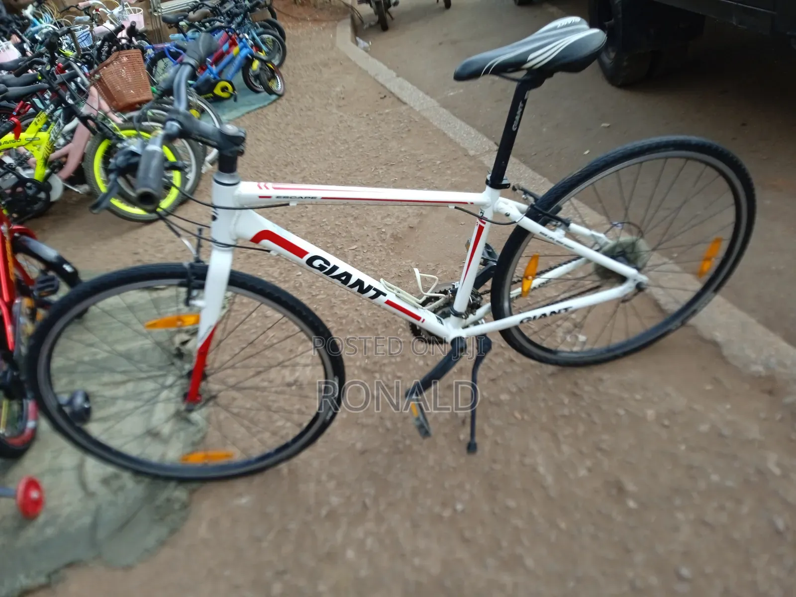 Sports Bike Giant Escape Brand Size 28 With 8 Gears