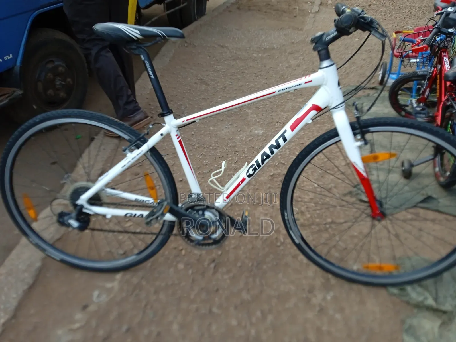 Sports Bike Giant Escape Brand Size 28 With 8 Gears