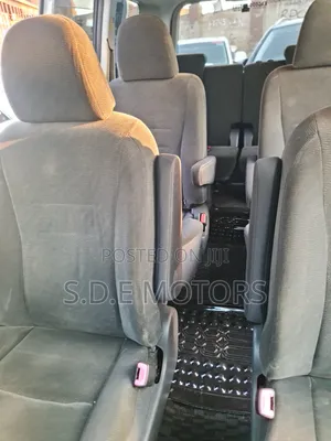 Toyota Noah 2.0 143hp AWD (7 Seater) 2011 White