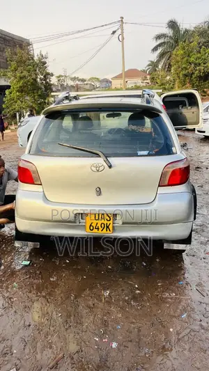 Toyota Vitz 1.5 FWD 3dr 2001 Silver