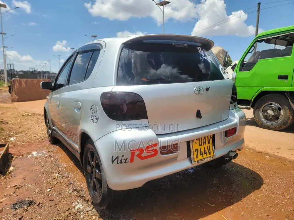 Toyota Vitz 2003 Silver