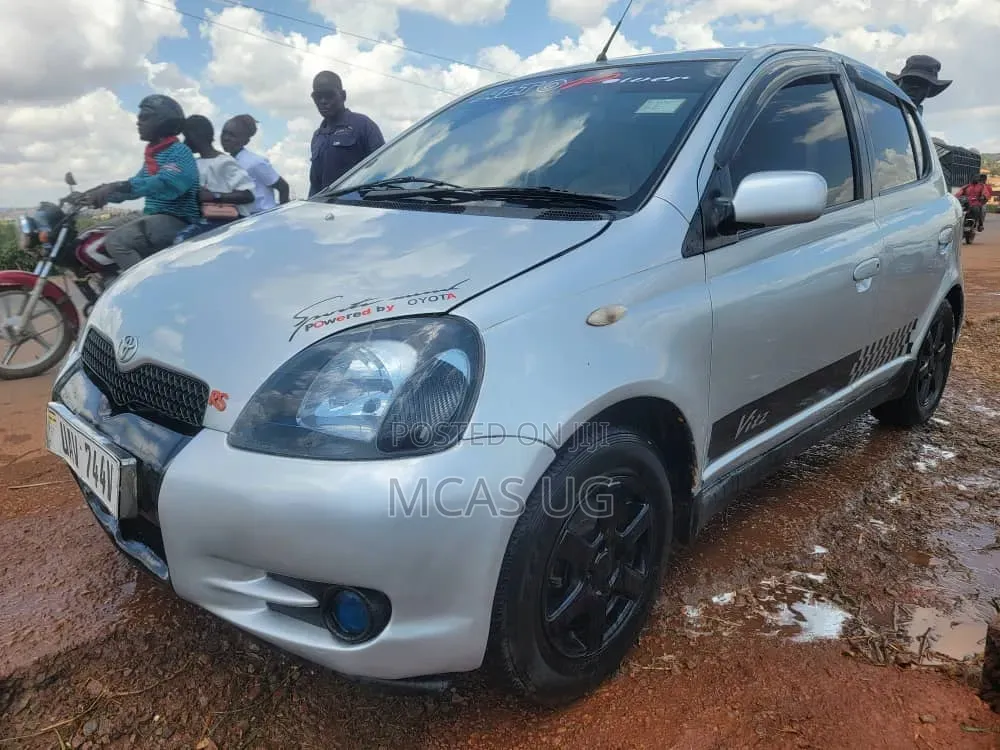 Toyota Vitz 2003 Silver