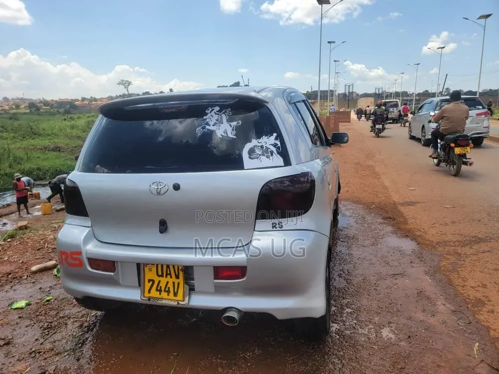 Toyota Vitz 2003 Silver