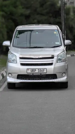 Toyota Noah 2009 Silver