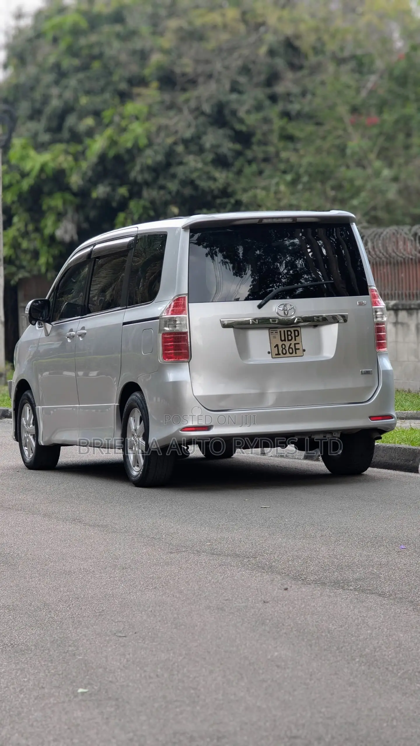 Toyota Noah 2009 Silver