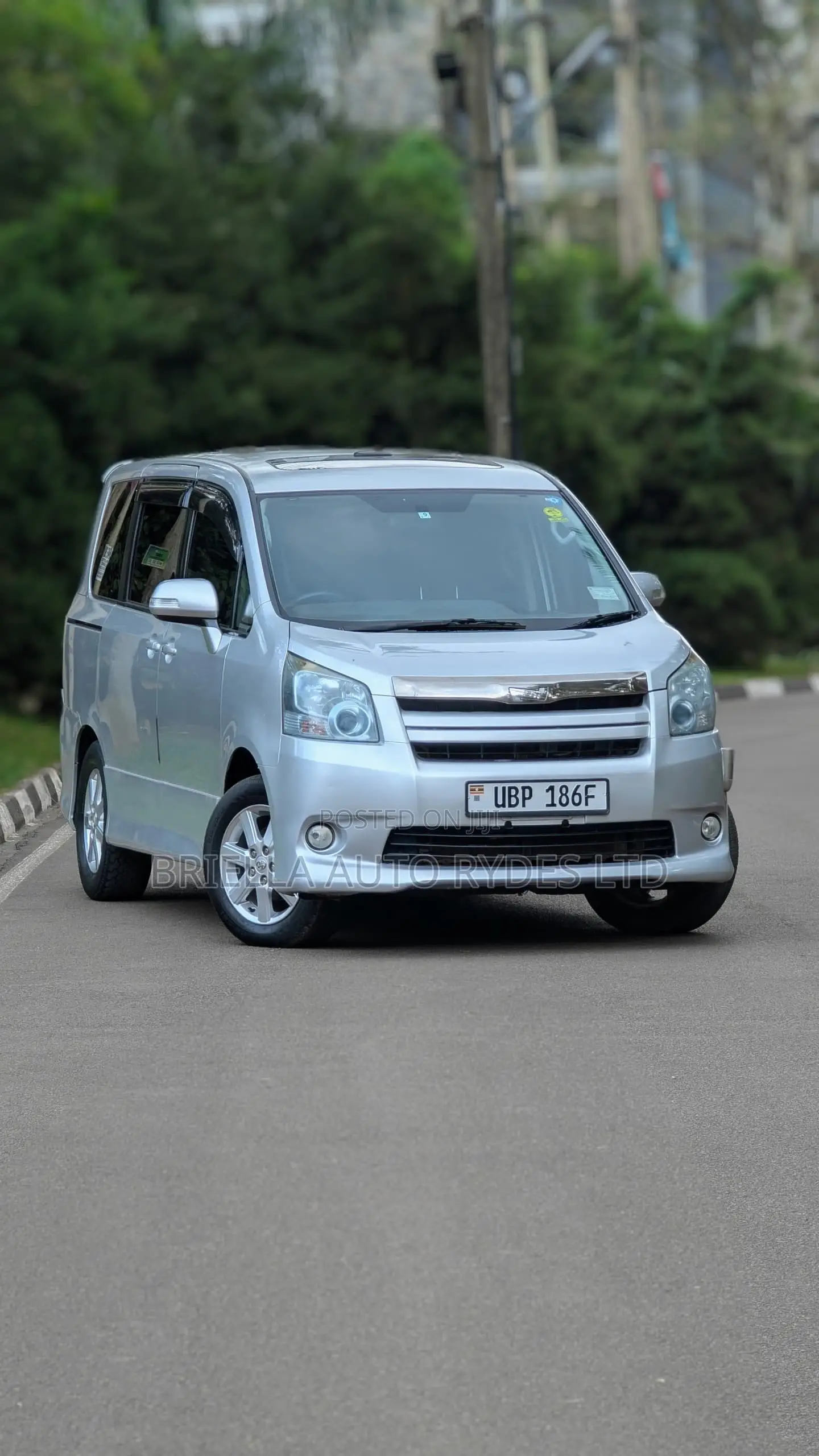Toyota Noah 2009 Silver