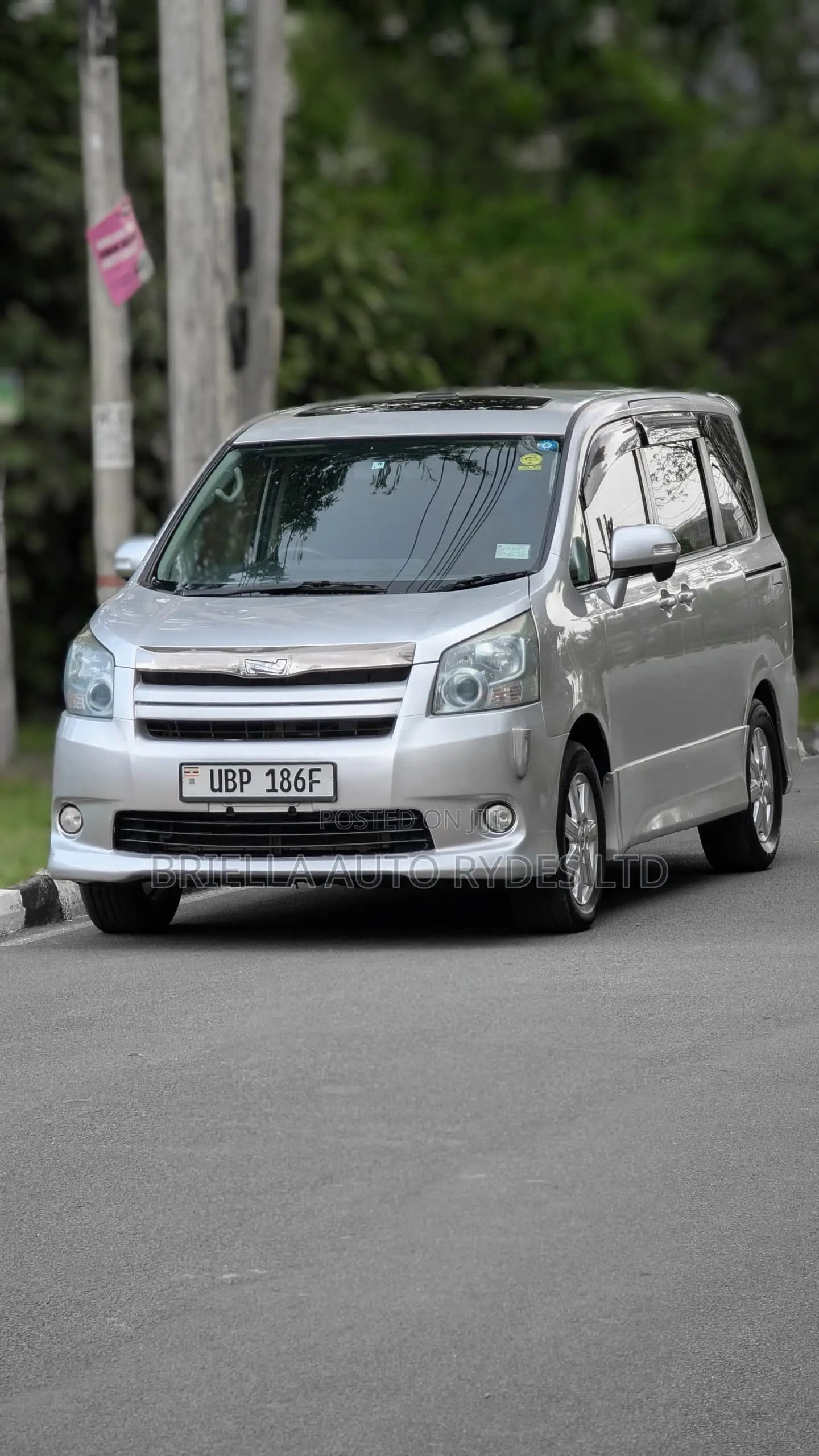 Toyota Noah 2009 Silver
