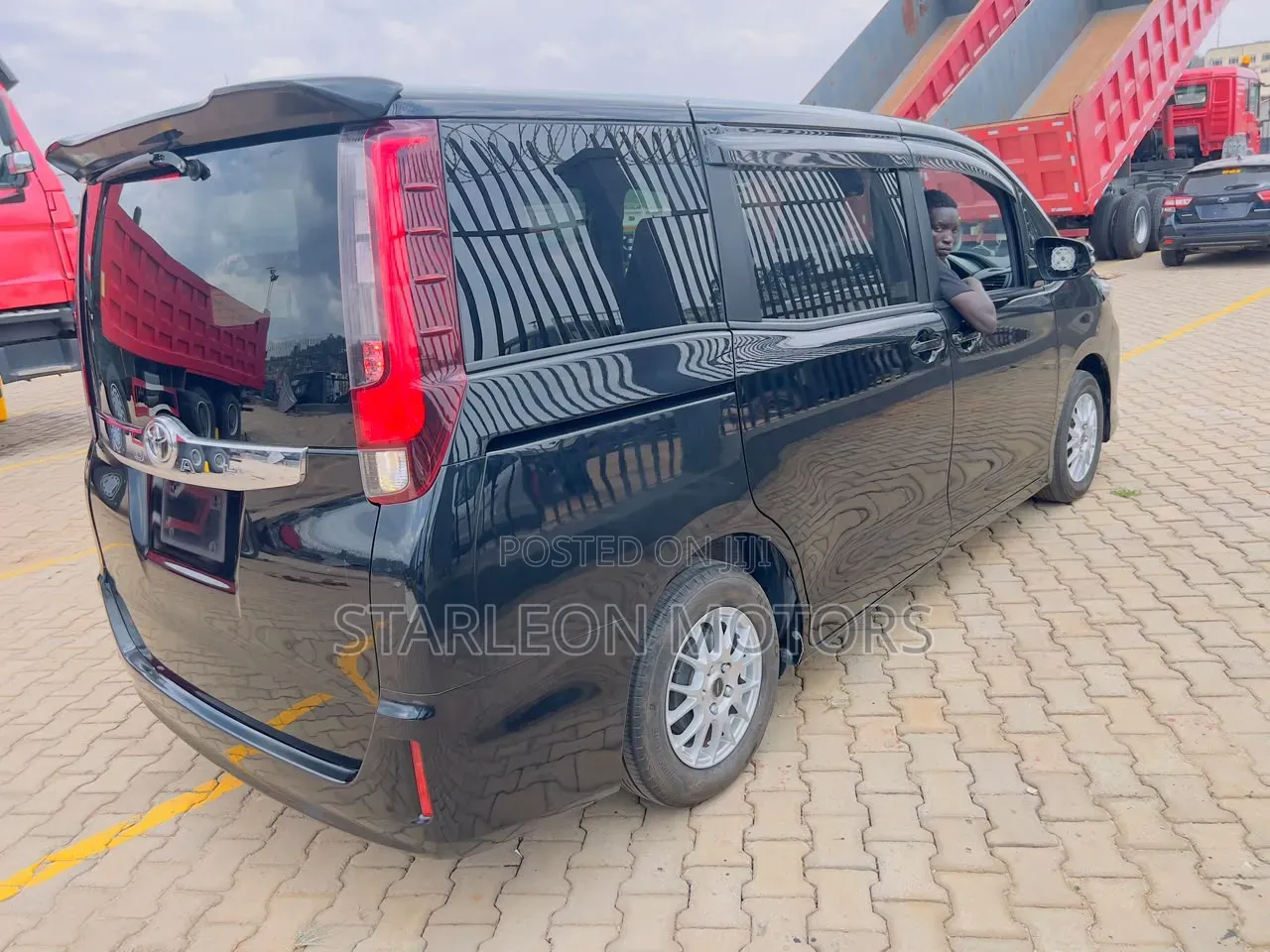 Toyota Noah 2017 Black