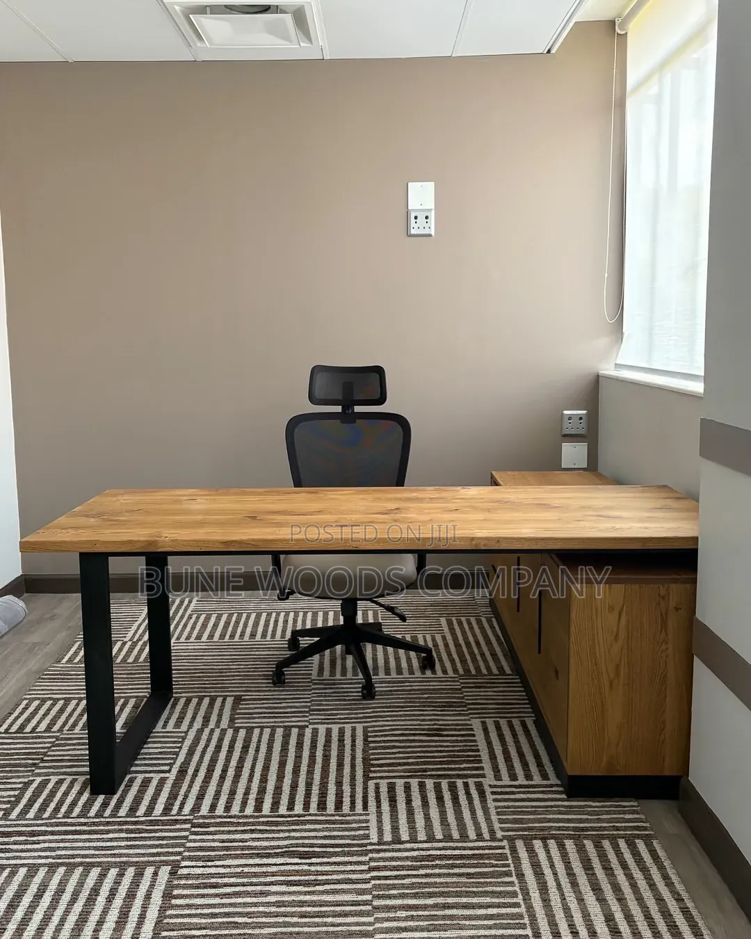 Ceo Manage Office Desk