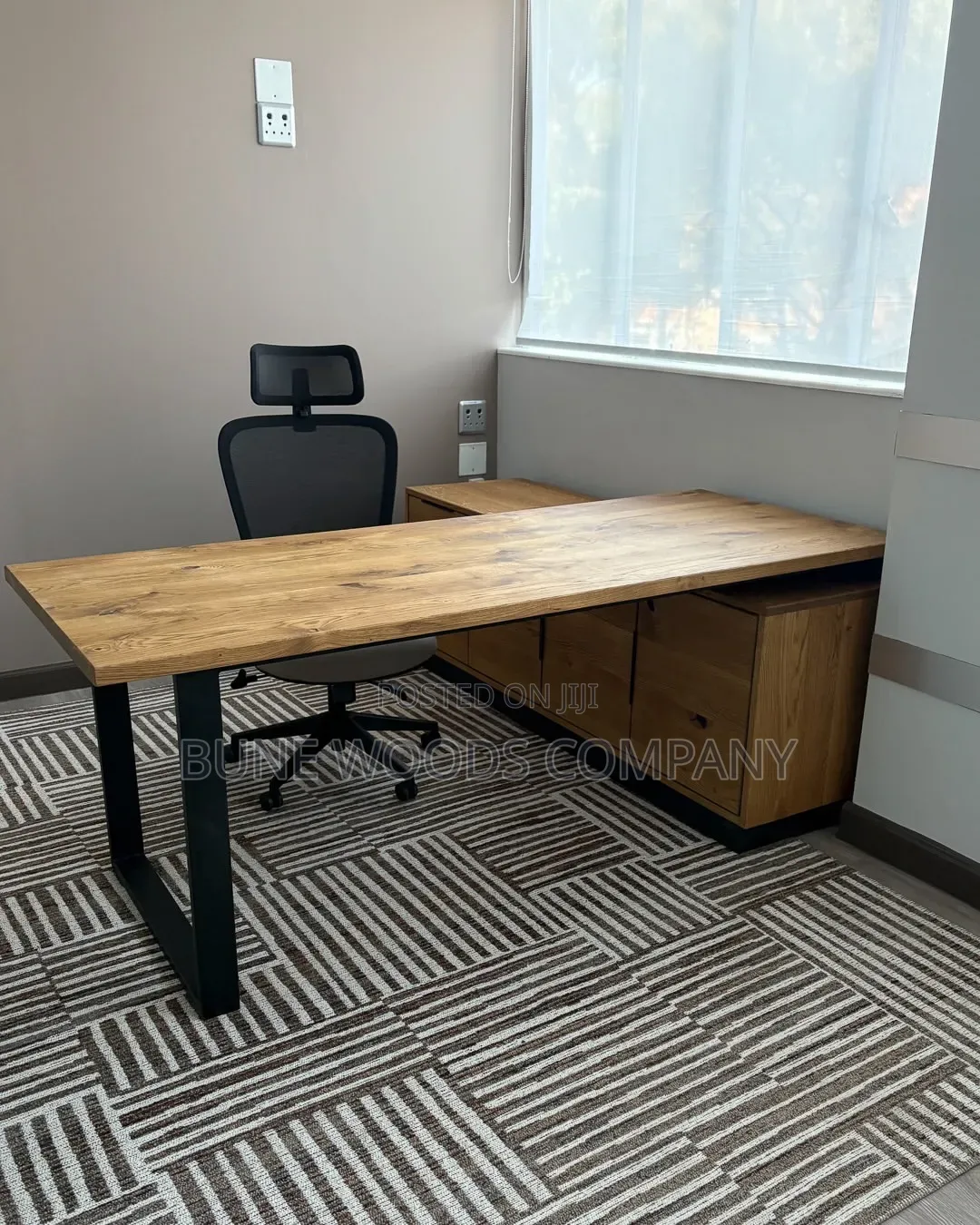 Ceo Manage Office Desk