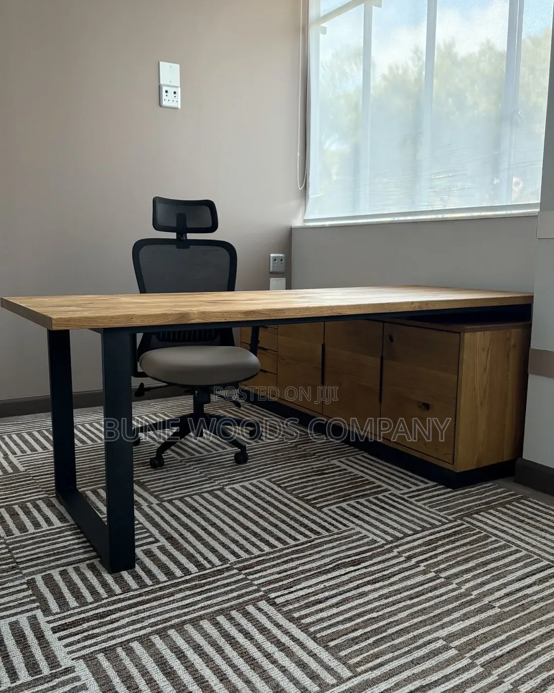 Ceo Manage Office Desk