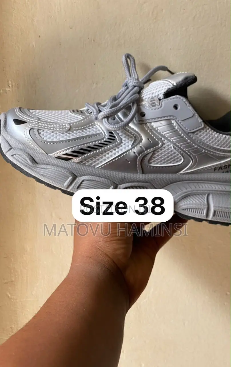 Shoes for Men and Woman Casual Wears