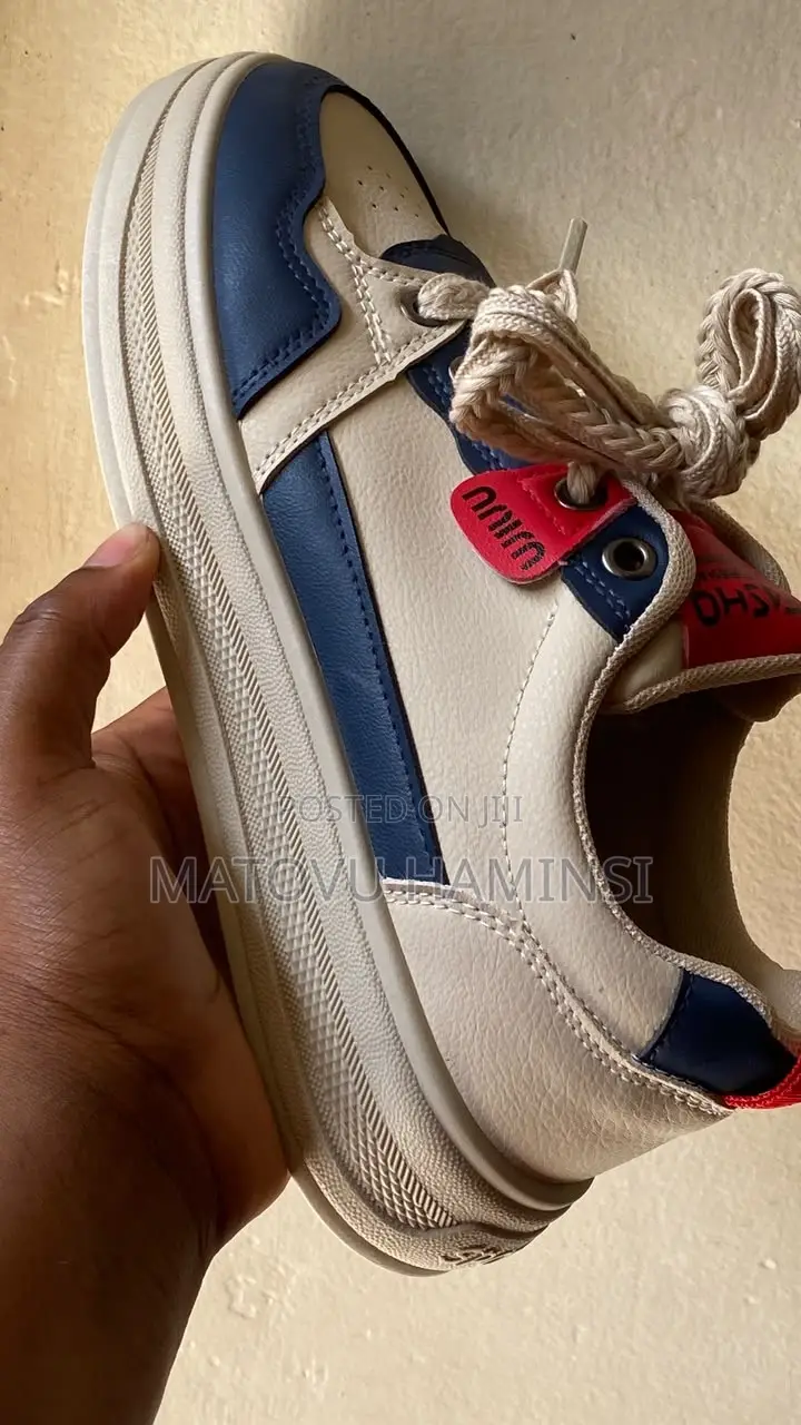 Shoes for Men and Woman Casual Wears