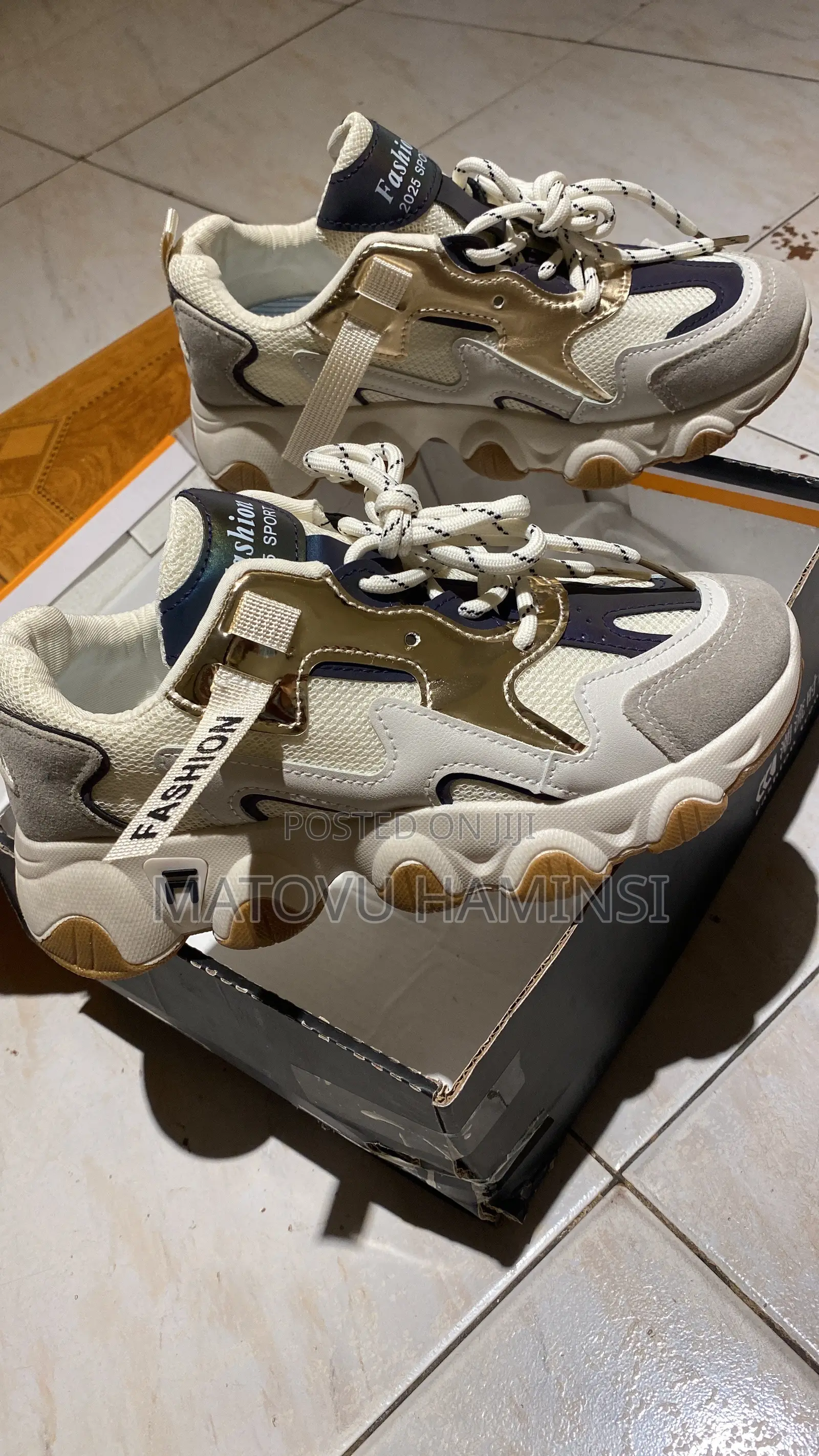 Shoes for Men and Woman Casual Wears