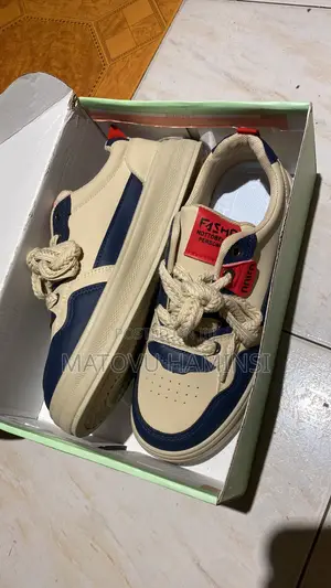 Shoes for Men and Woman Casual Wears