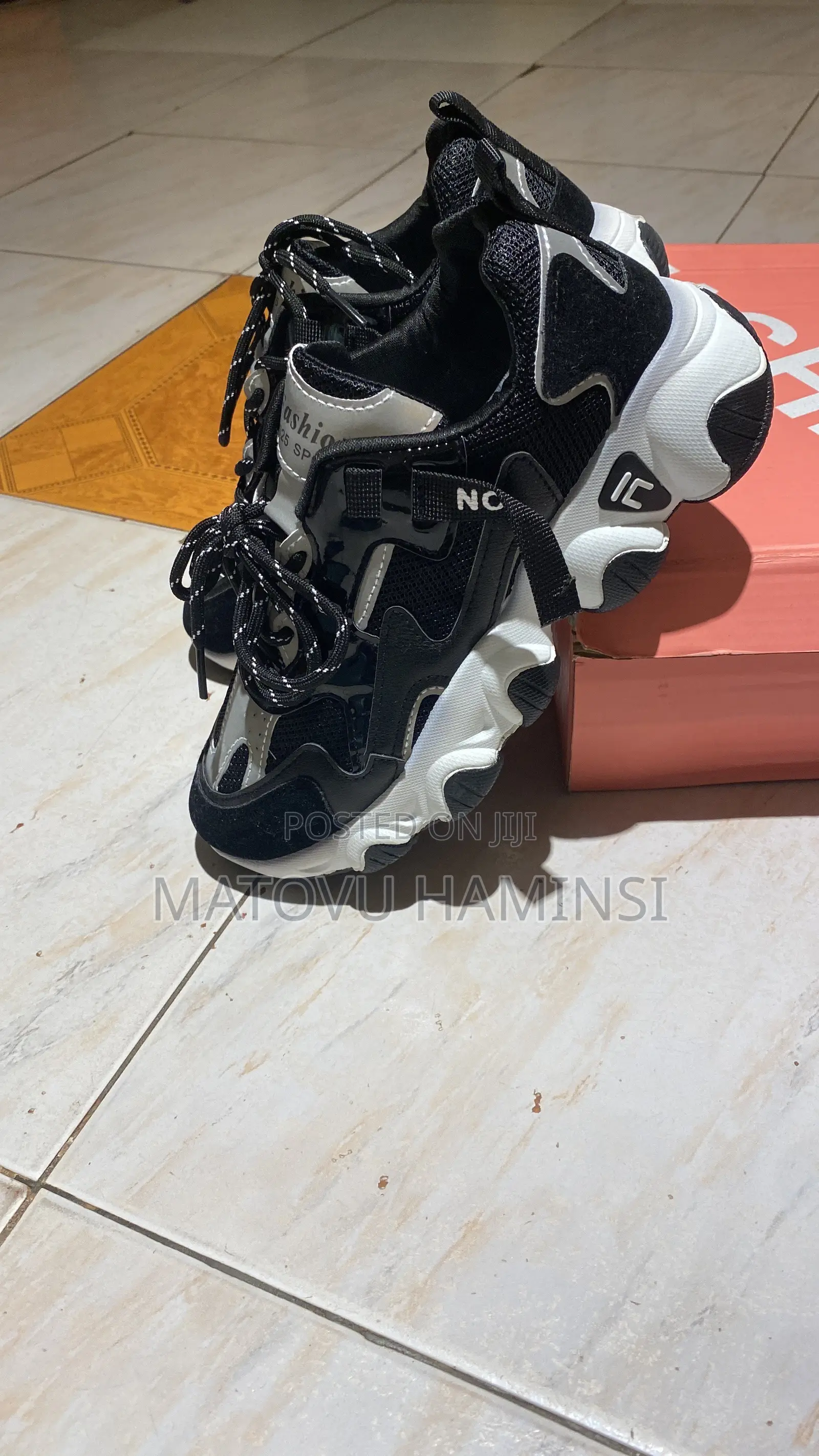 Shoes for Men and Woman Casual Wears