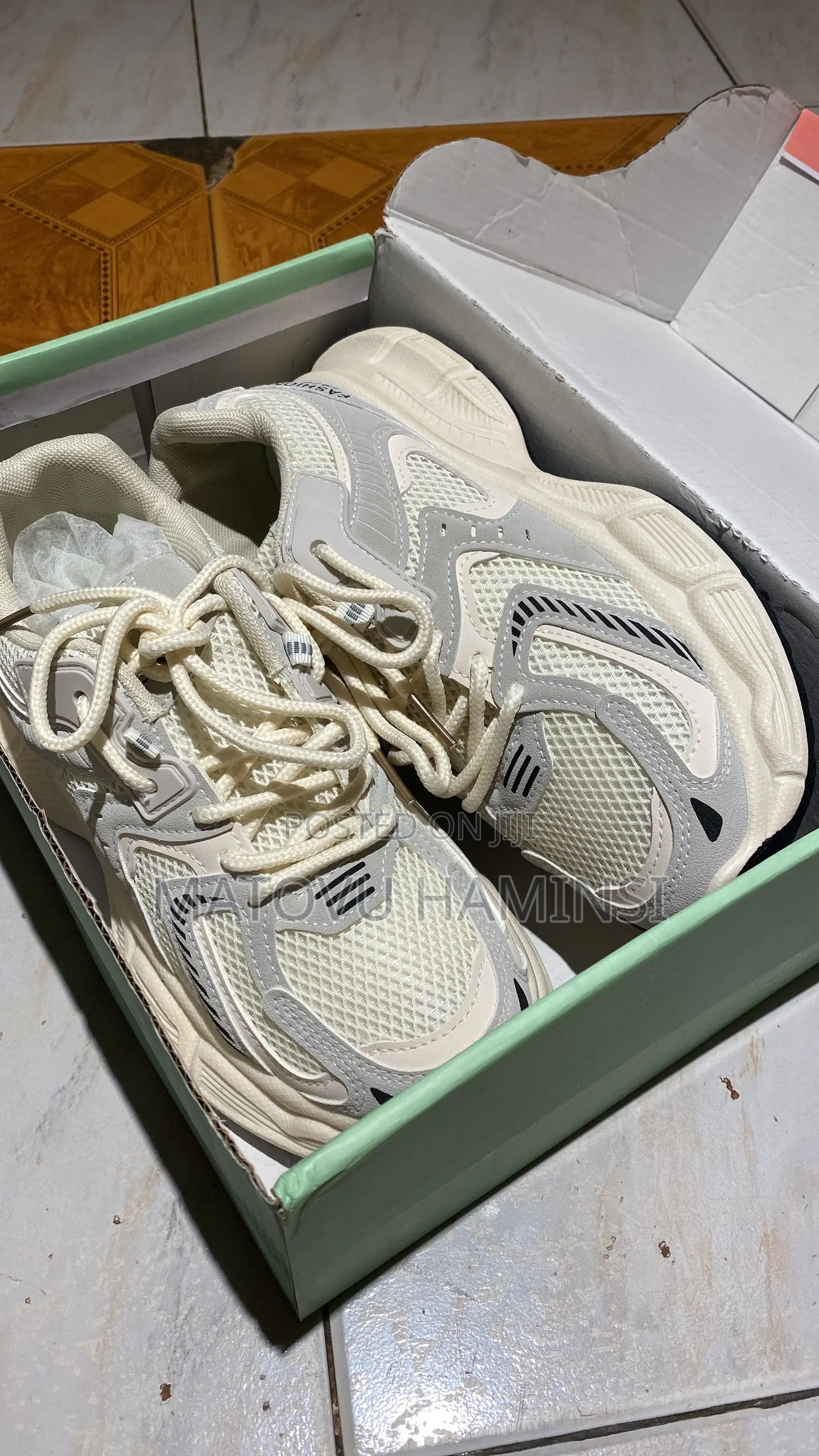 Shoes for Men and Woman Casual Wears