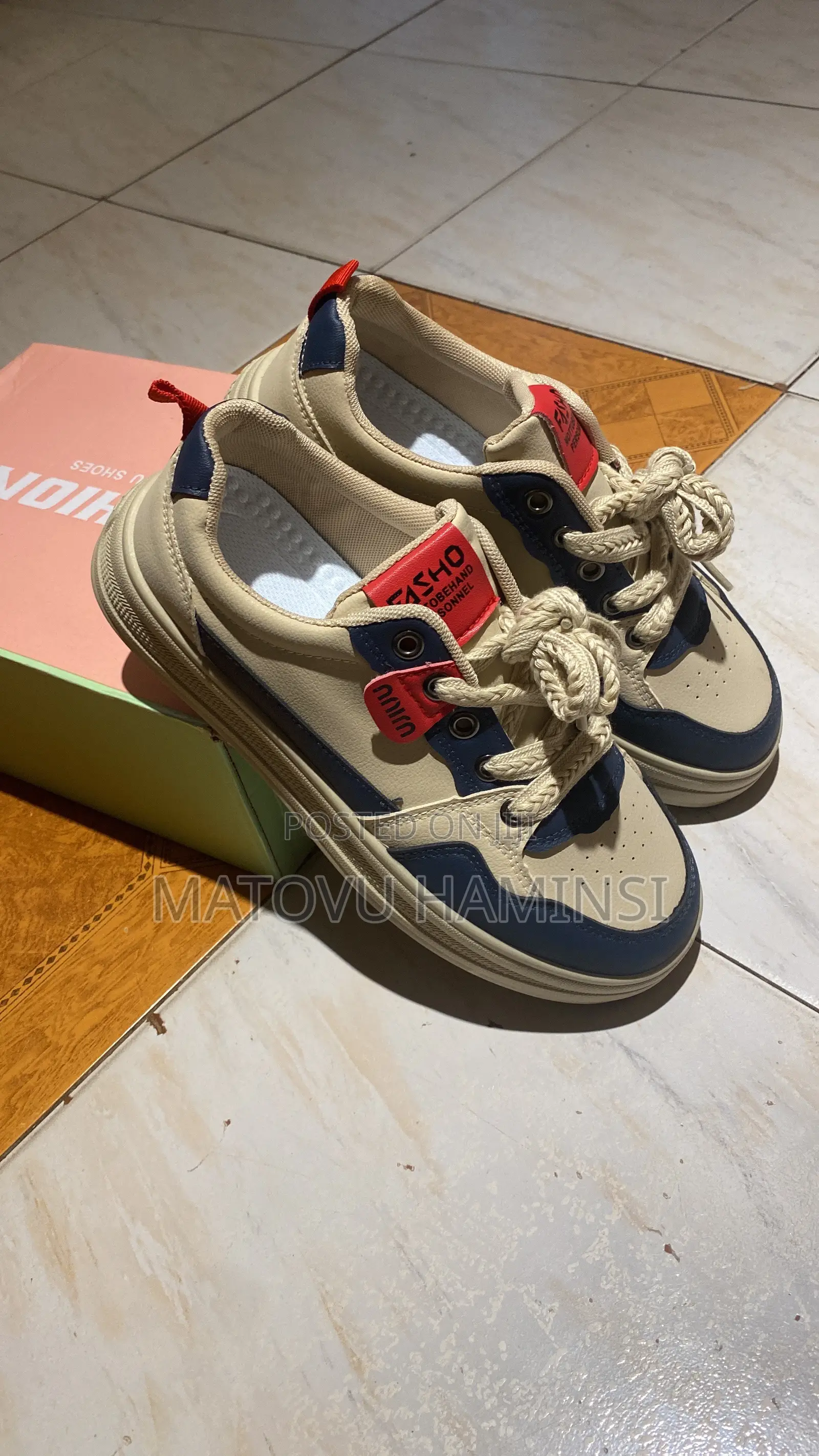 Shoes for Men and Woman Casual Wears