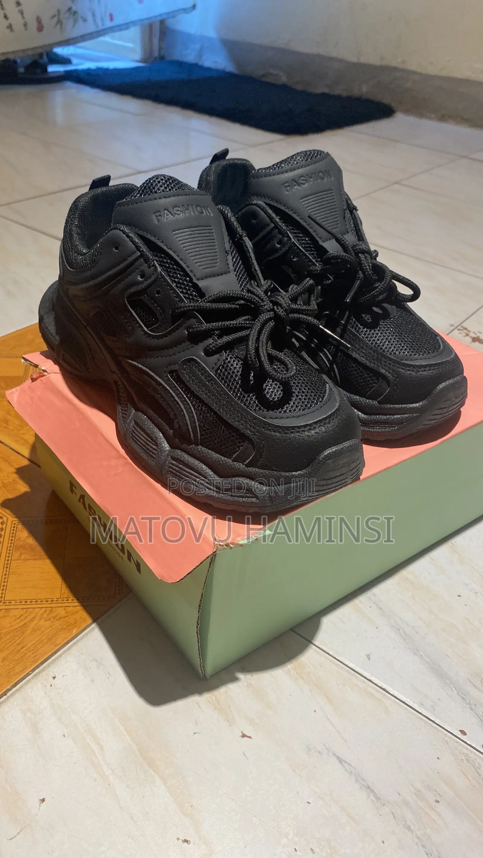 Shoes for Men and Woman Casual Wears