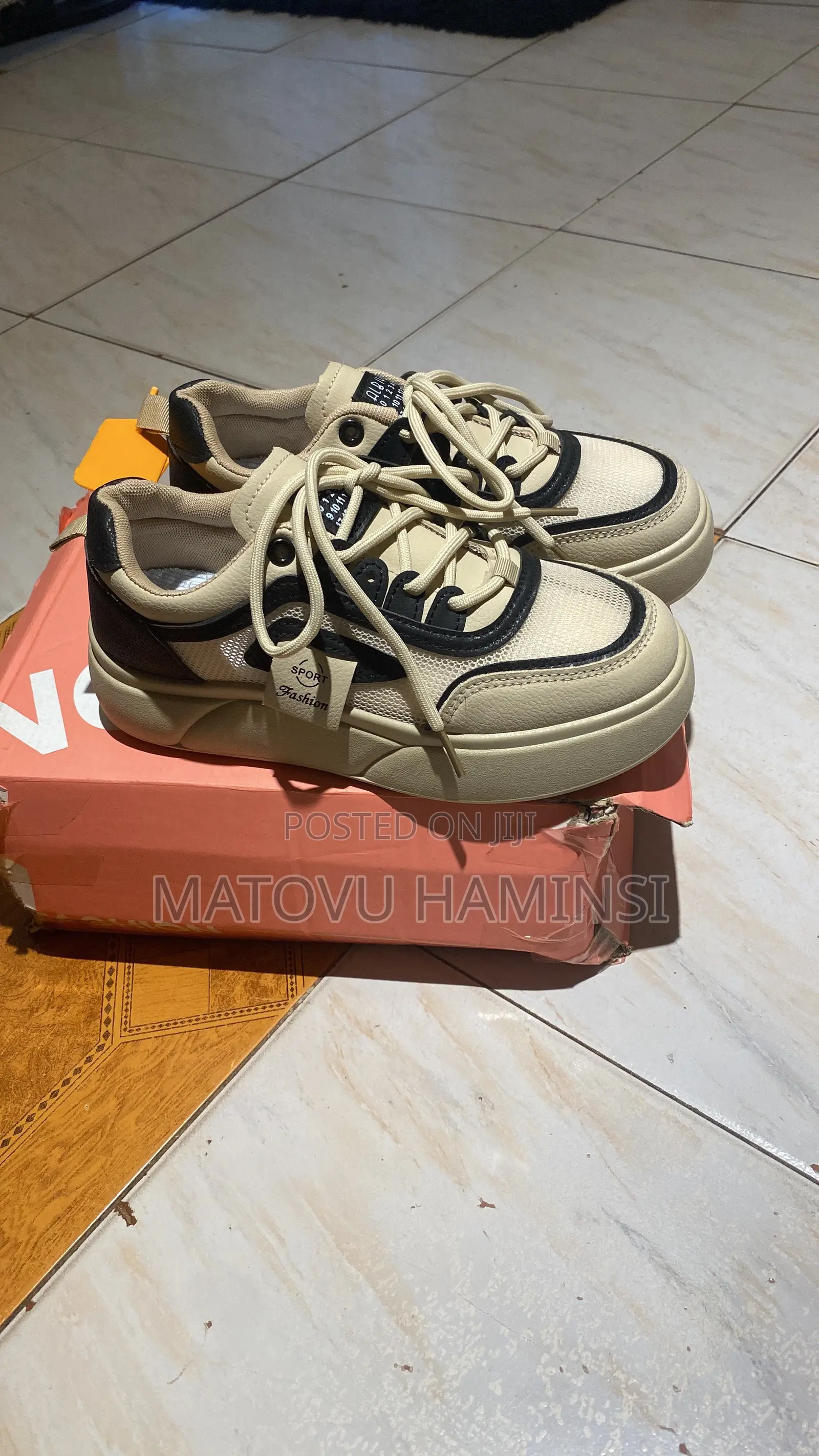 Shoes for Men and Woman Casual Wears