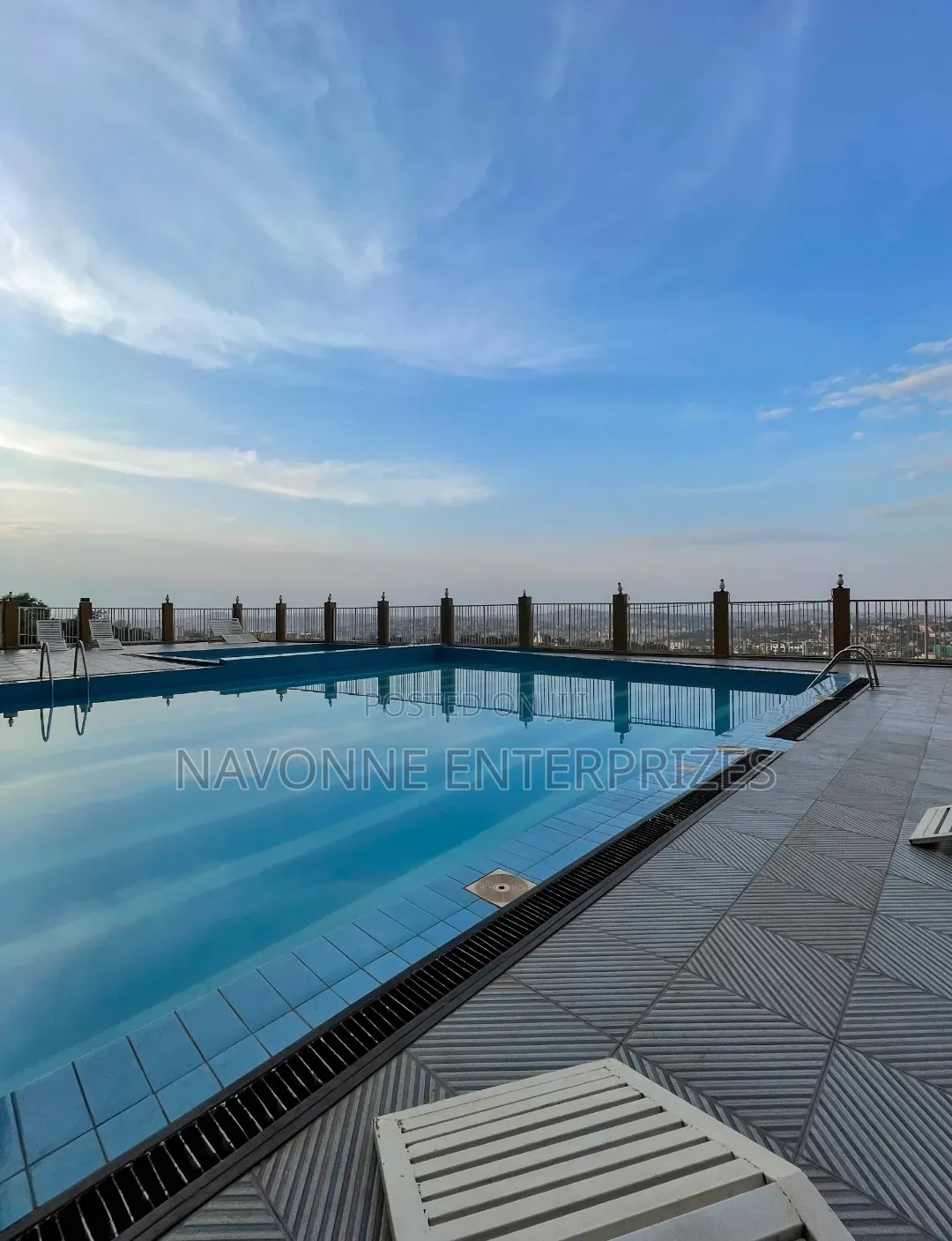 Elegant 2-Bedroom Airbnb Suite With Full Kitchen, Pool Gym