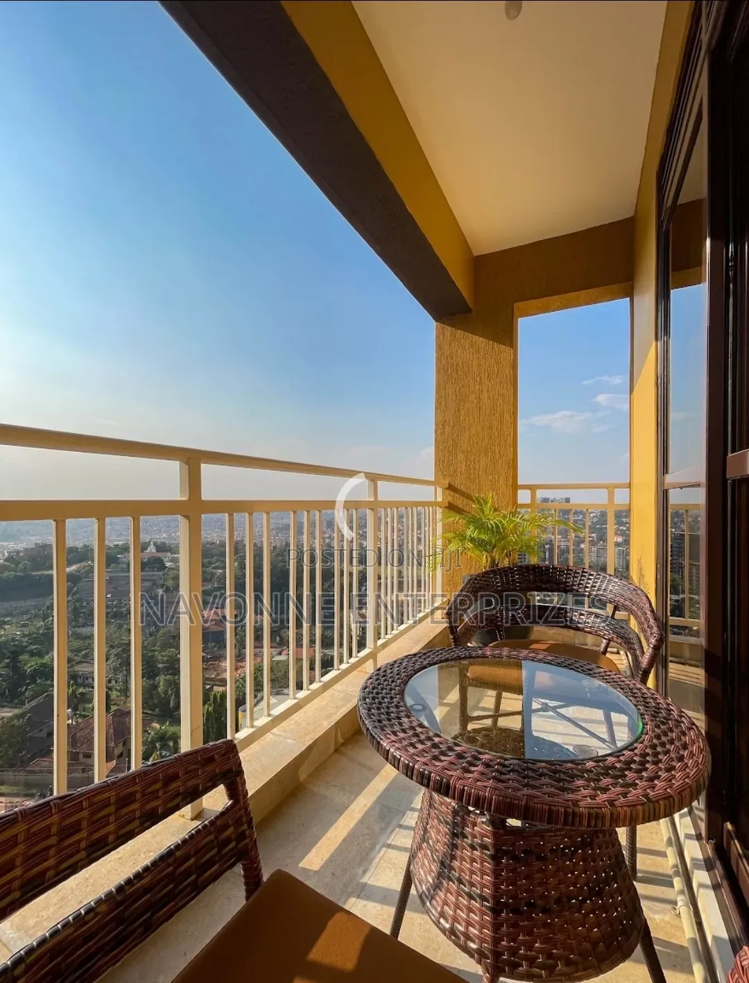 Elegant 2-Bedroom Airbnb Suite With Full Kitchen, Pool Gym
